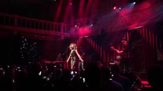 Izzy Bizu - &quot;Skinny&quot; LIVE Paradiso Amsterdam - Sept 20 2016