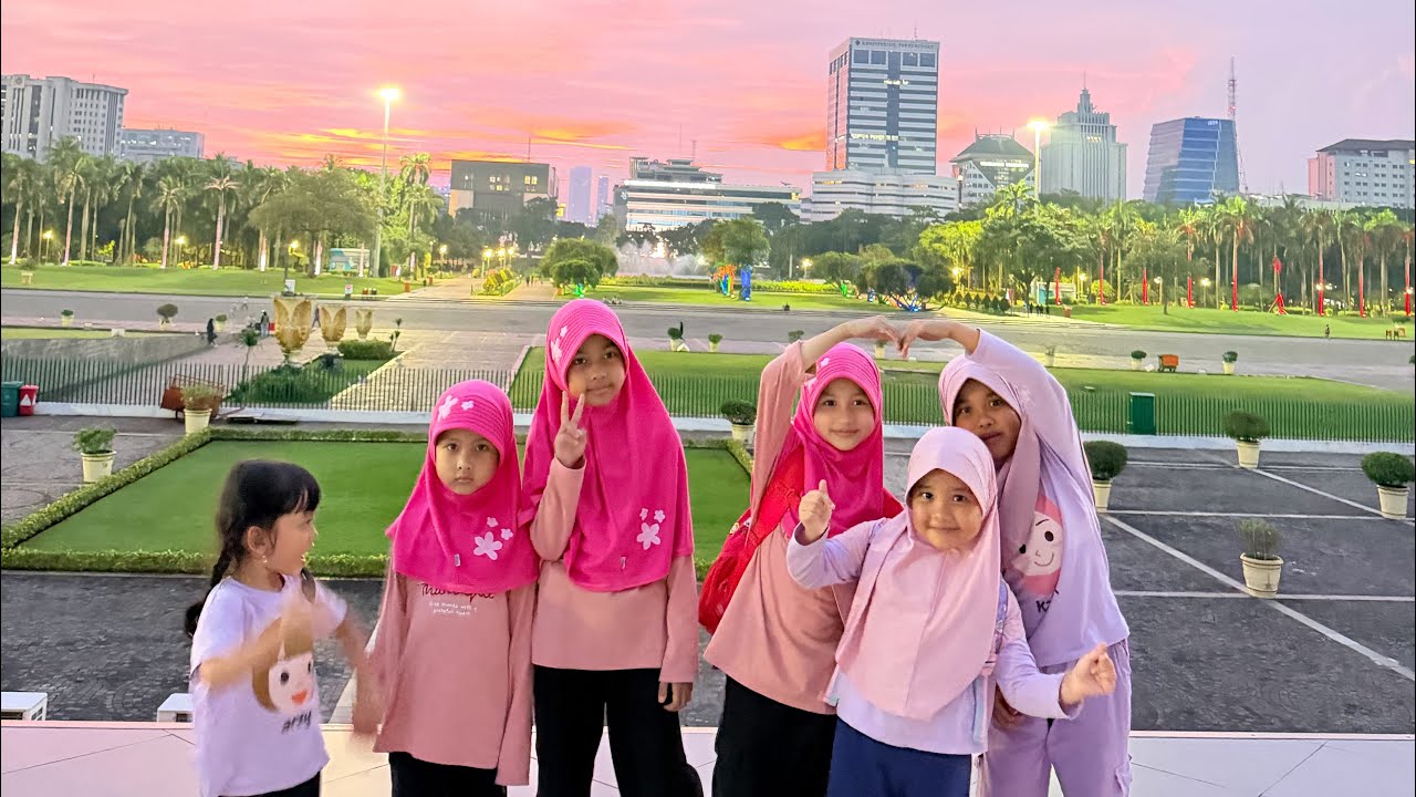 PERPUSTAKAAN NASIONAL & MONAS