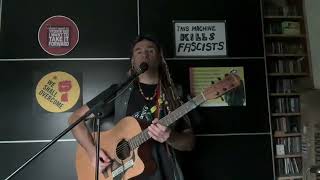 Bringin Home The Beans
A song from my 2017 album Welcome To The Jumble Sale: https://captainandy.bandcamp.com/album/welcome-to-the-jumble-sale
Follow me on BlueSky: captainandybusker.bsky.social Bringin Home The Beans