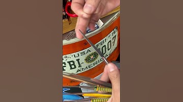 Cắt dao lam cạo lông tai