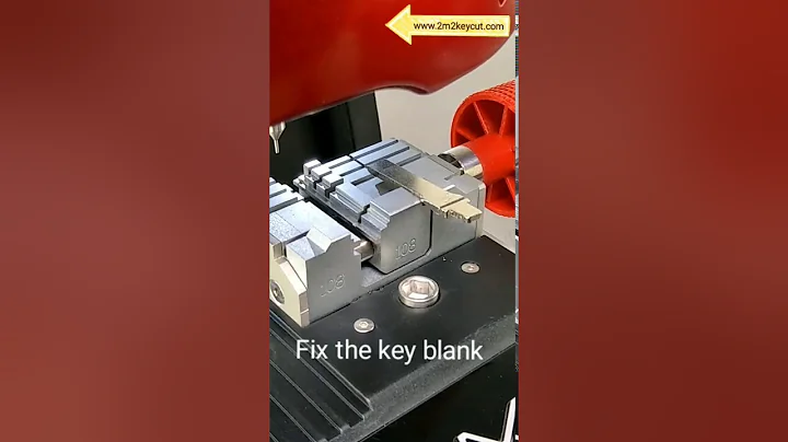 2M2 automatic car key cutter cuts HON66 without original key