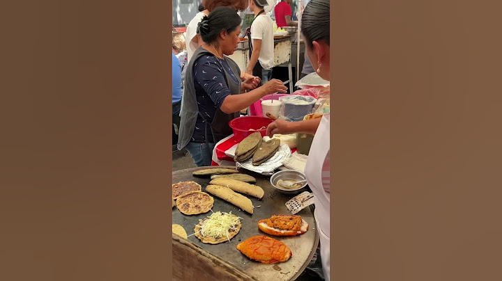 Традиционная мексиканская кухня на рынке в Мехико сити