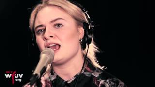 Låpsley - &quot;Love is Blind&quot; (Live at WFUV)