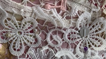 Craft With Me/A Lace Snippet Roll