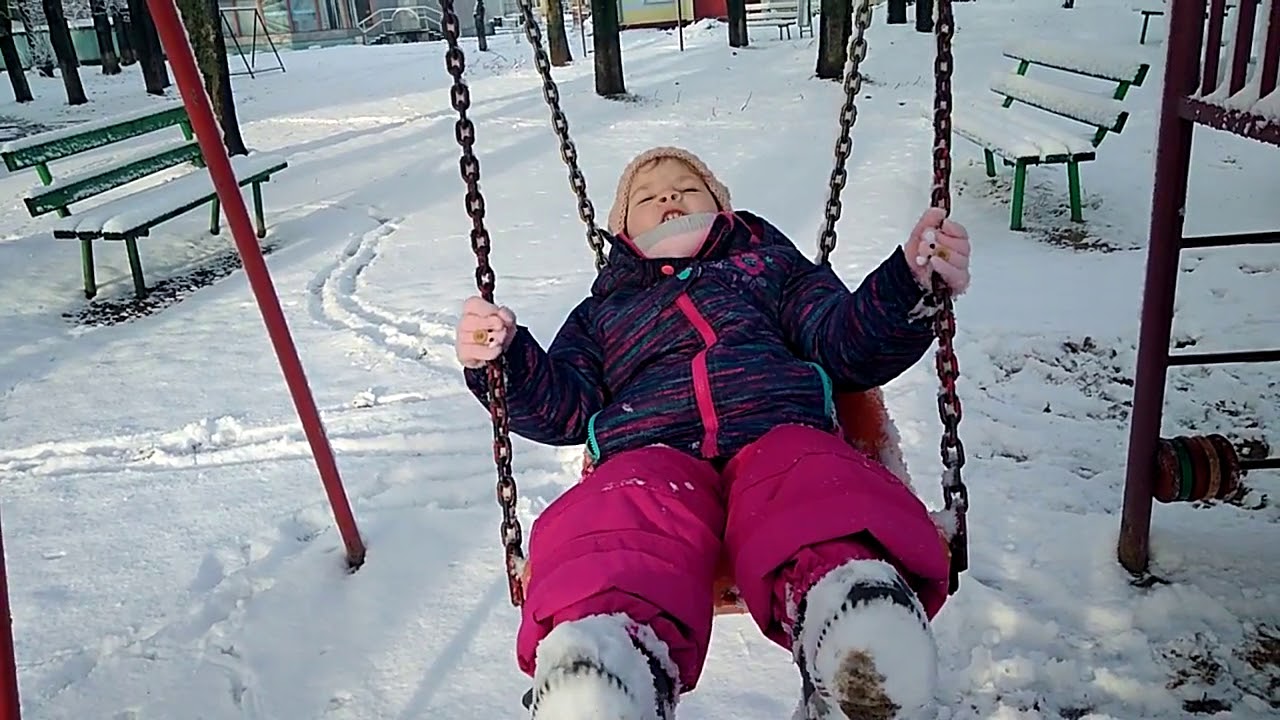 жила была бабка у самой речки. сказки для 3 класса. купание в деревне. баба с коромыслом и ведрами. песня бабка у речки.