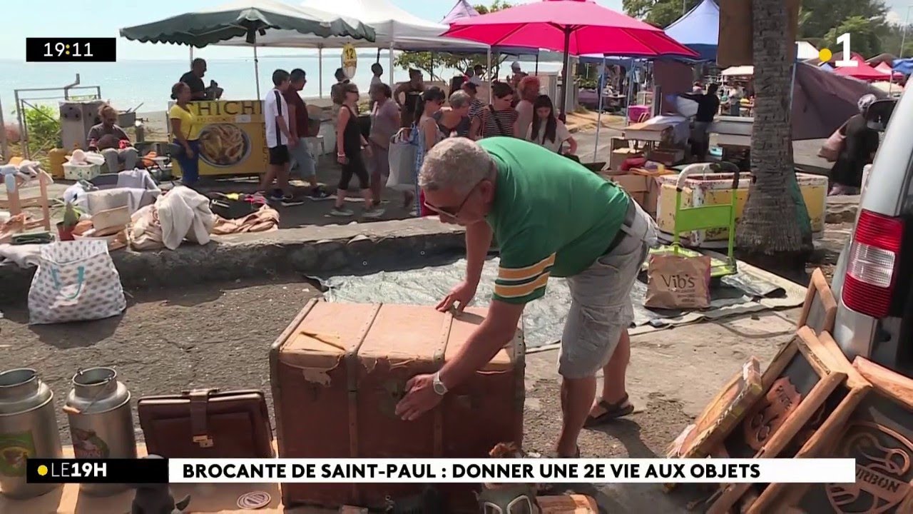 A la brocante de Saint-Paul, il n'est pas difficile d'allier bonnes