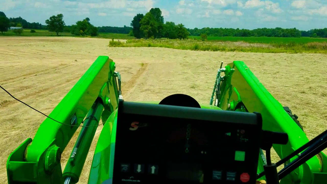 Tedding bermuda hay: 5100E JD