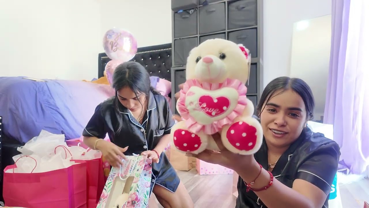 ABRIENDO LOS REGALOS DE NUESTRA FIESTA DE CUMPLEAÑOS🥳🎁🤗