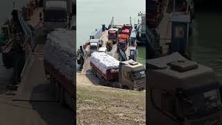 #FerryCrossingTheRiver #CarFerryCrossingTheRiver #LifeSnapshots #DocumentingRealLife #shorts