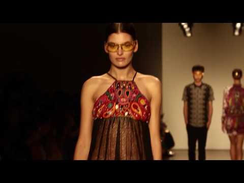 Video: Sfilata Di Moda Di Custo Barcelona Alla Settimana Della Moda Di New York