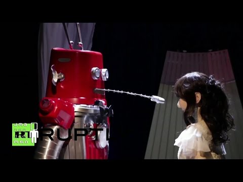 მარინა აბრამოვიჩის პერფორმანსი მოდის სფეროში; რობოტების პირველი ქორწილი იაპონიაში