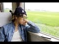 10年ぶりに帰郷したミュージシャン志望の青年は……！映画『群青色の、とおり道』予告編