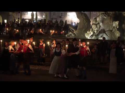 Video: Leej Twg Yog Tus Npaj Rau Ntawm Salzburg Festival