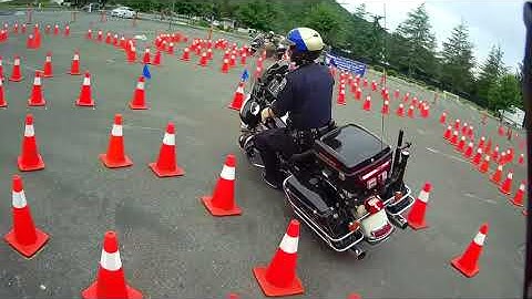 I chase a cop through an obstacle course - R1200GSA