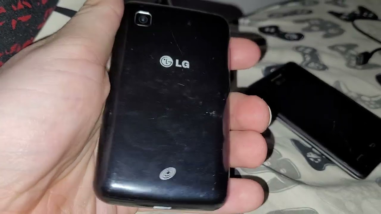 YouTubeでStrange LG Optimus Dynamic II Glitchを視聴
