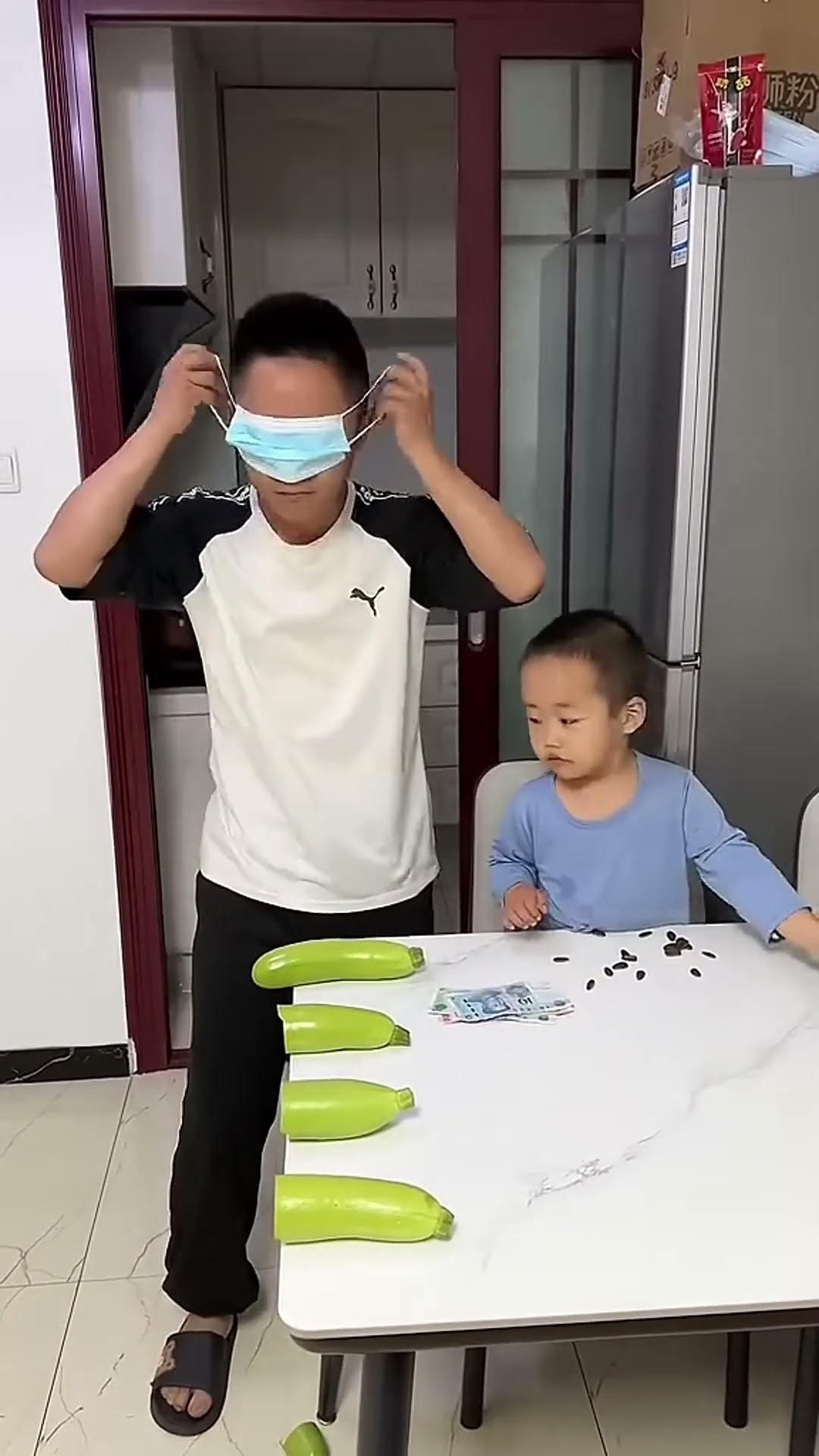老婆说砍断多少给多少，最后这个是什么意思呢#Cute baby#Cute#呆萌小米宝#聪明宝宝#萌娃#整蛊#测试