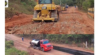 Restauração de estrada Trator trabalhando motoniveladora cat 120k/motorgrader/road reconstruction
