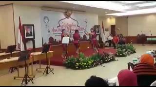 Tarian Tetengkoren Paguyuban Bpjn Xv Manado Helen, Eyne, Evanda, Tina, Sonya, Yaya