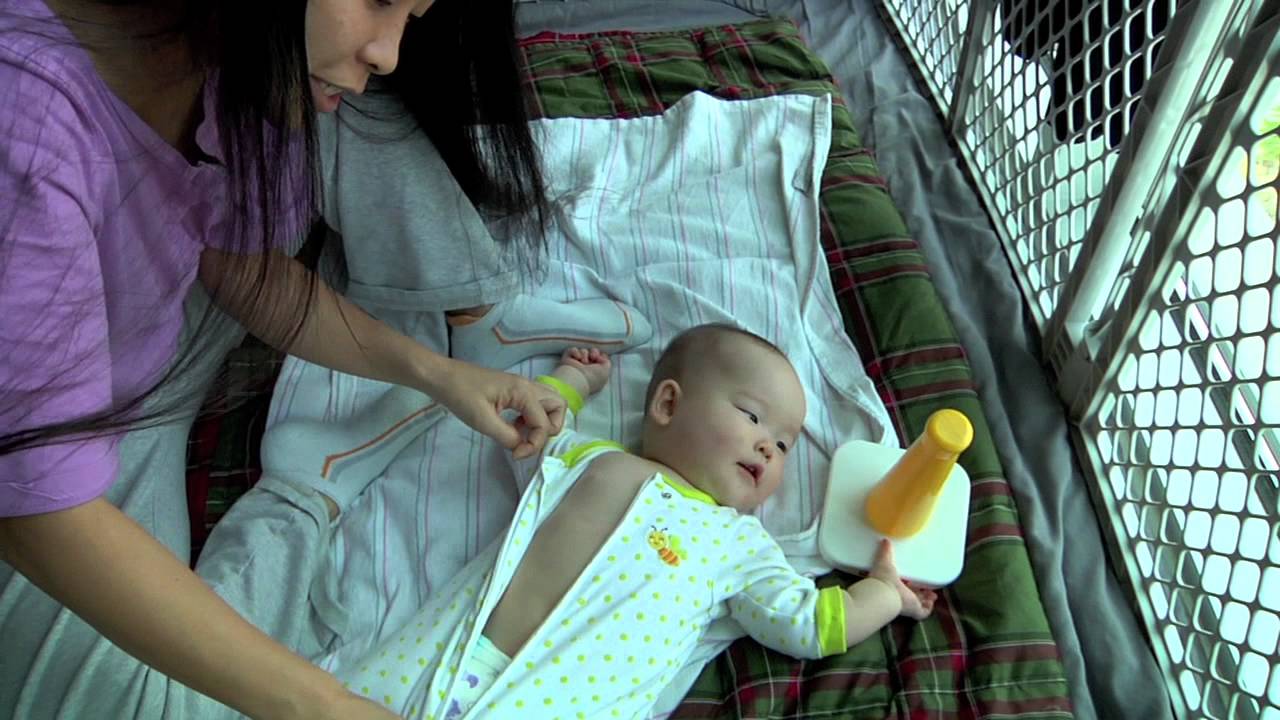 Misako and mommy in the playpen