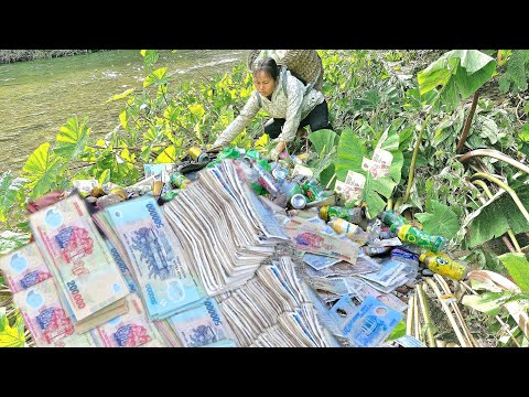 Found a huge amount of money after a big flood: poor girl picked up a large amount of money