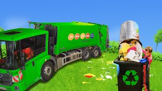 🚛♻ Les enfants nettoient un parc avec un VRAI camion poubelle 🚦 Jouets pour enfants