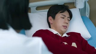 The handsome boy's face was very pale and he suddenly fainted/So not worth it eps.1/drama sick male