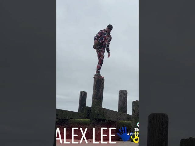Alex Lee Kicks balance