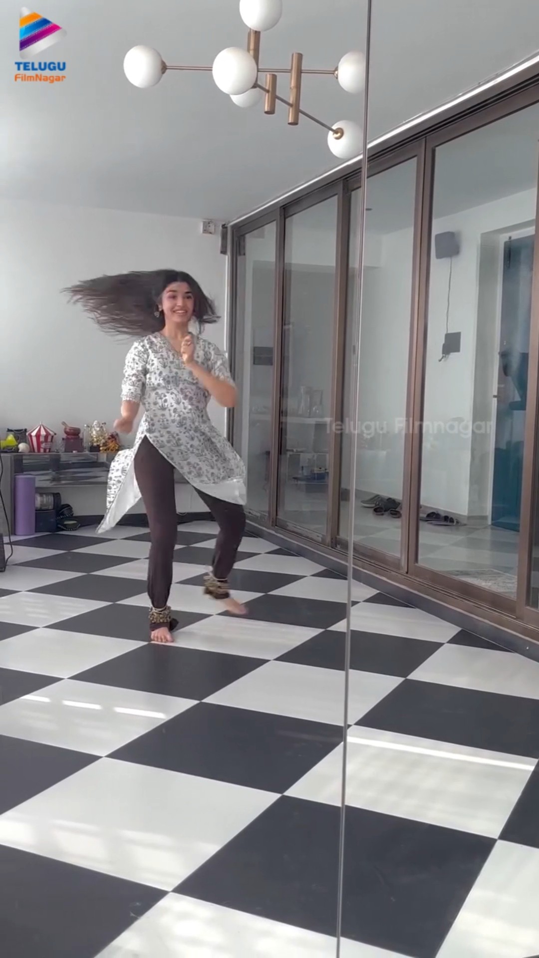 కథక్ డ్యాన్స్ తో అదరగొట్టిన కృతి శెట్టి ? | BTS Of Kathak Dance By #KrithiShetty | #Shorts | TFN