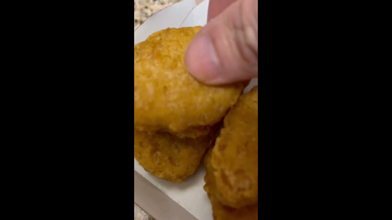 How To Eat 4 Pieces McDonald S Chicken Nuggets Shorts