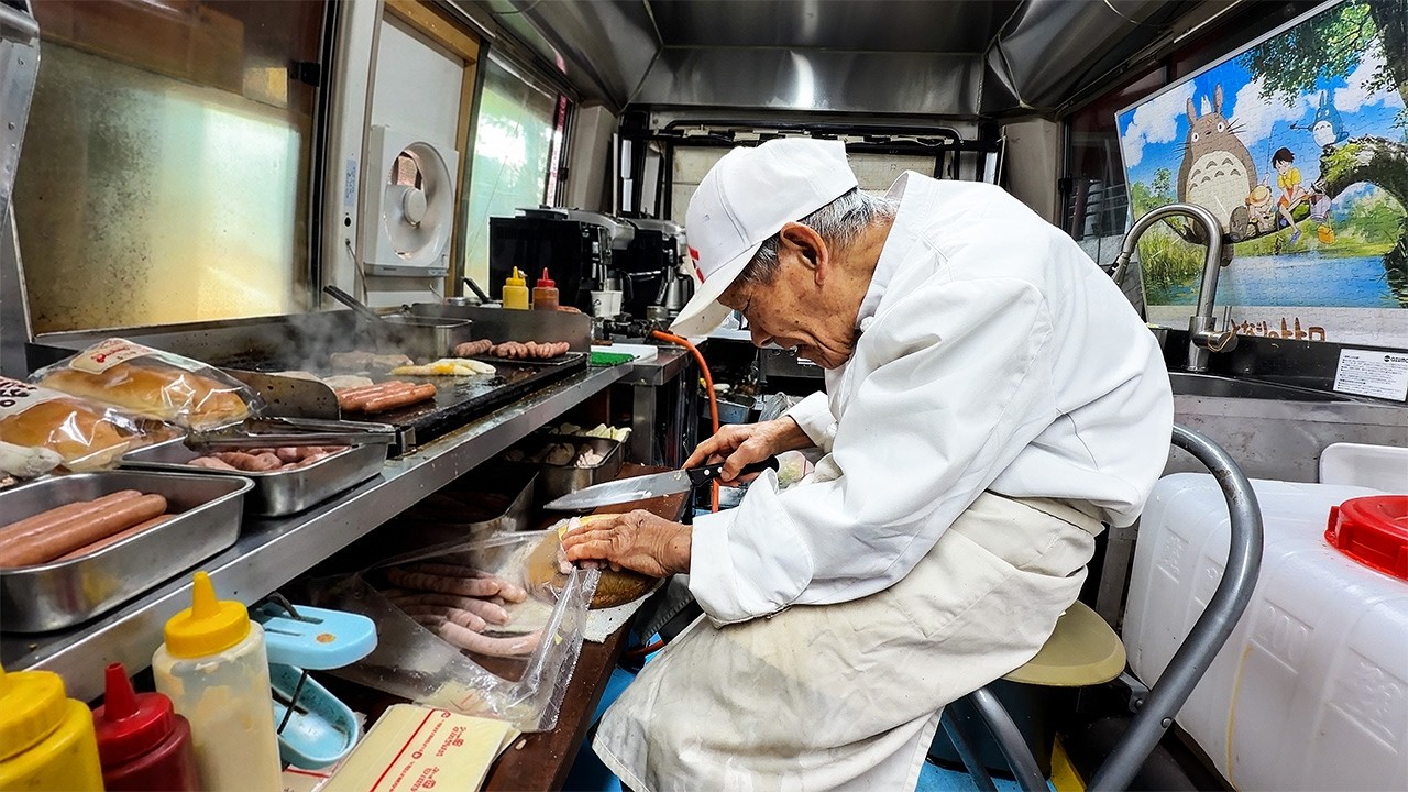 Самая известная стойка хот-догов в Фукуоке! РАСПРОДАНО за 3 часа!