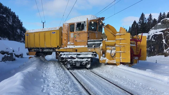 Beilhack railway snowblower 5012 turning around