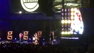 Garth Brooks makes history winning a 7th Diamond Award. Profile