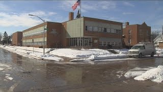 Gas smell prompts evacuation of West Allis school