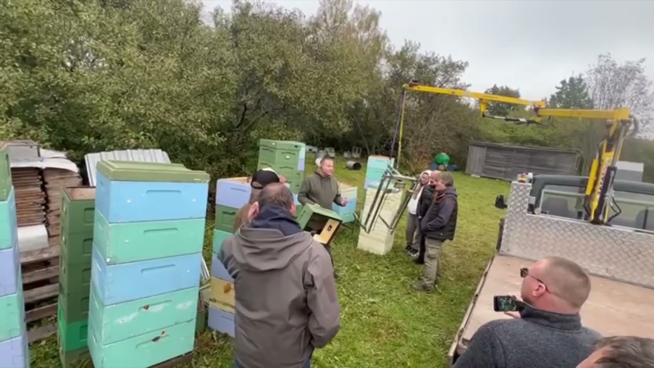 На пасеке Александра Чумакова 400+ (Новгородская область, встреча пчеловодов Северо-Запада России)