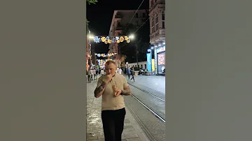 اسطنبول Travel Blogger تركيا تقسيم استقلال شارع اغاني تركي Istanbul Turnip Live Turkey 