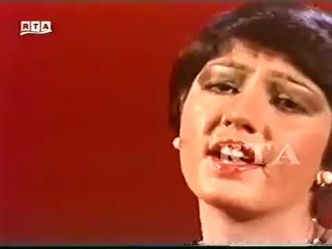 بروید ای حریفان بکشید یار ما را بمن آورید یکدم صنم گریز پا را Hangama