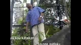 Download lagu Aku Tak Rela Tonny P