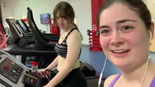 Girls go to the gym!
