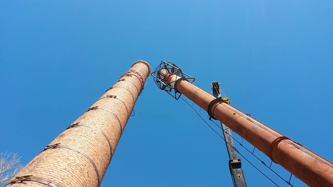 ⁣Демонтаж дымовой трубы ул. Пржевальского в г. Ставрополе 27.04.2017