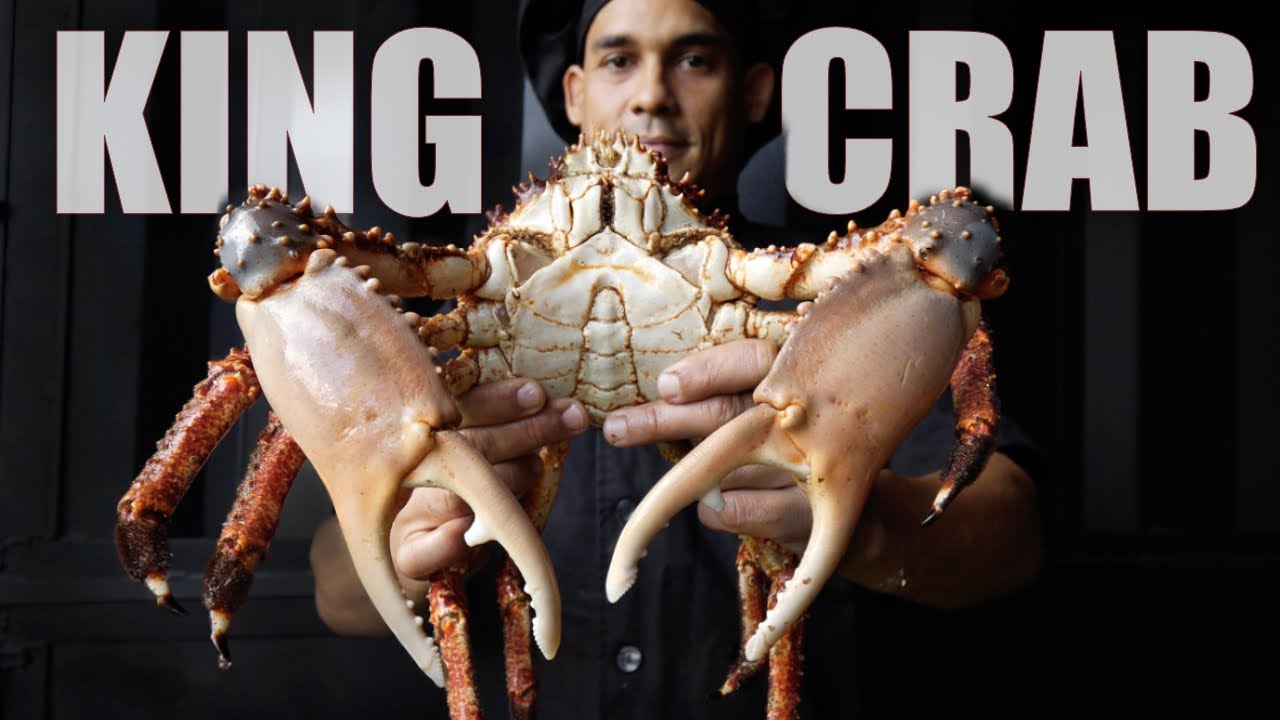 8000 SEAFOOD BOIL FEASTING ON KING CRAB LOBSTER BLUE CRAB AND SHRIMP