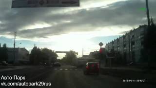 150 ДТП автомобильные аварии Архангельск Car crash Arkhangelsk(Канал посвящен Дорожно транспортным происшествиям! Пусть это видео послужит вам как учебное пособие! Берег..., 2014-12-28T22:10:29.000Z)