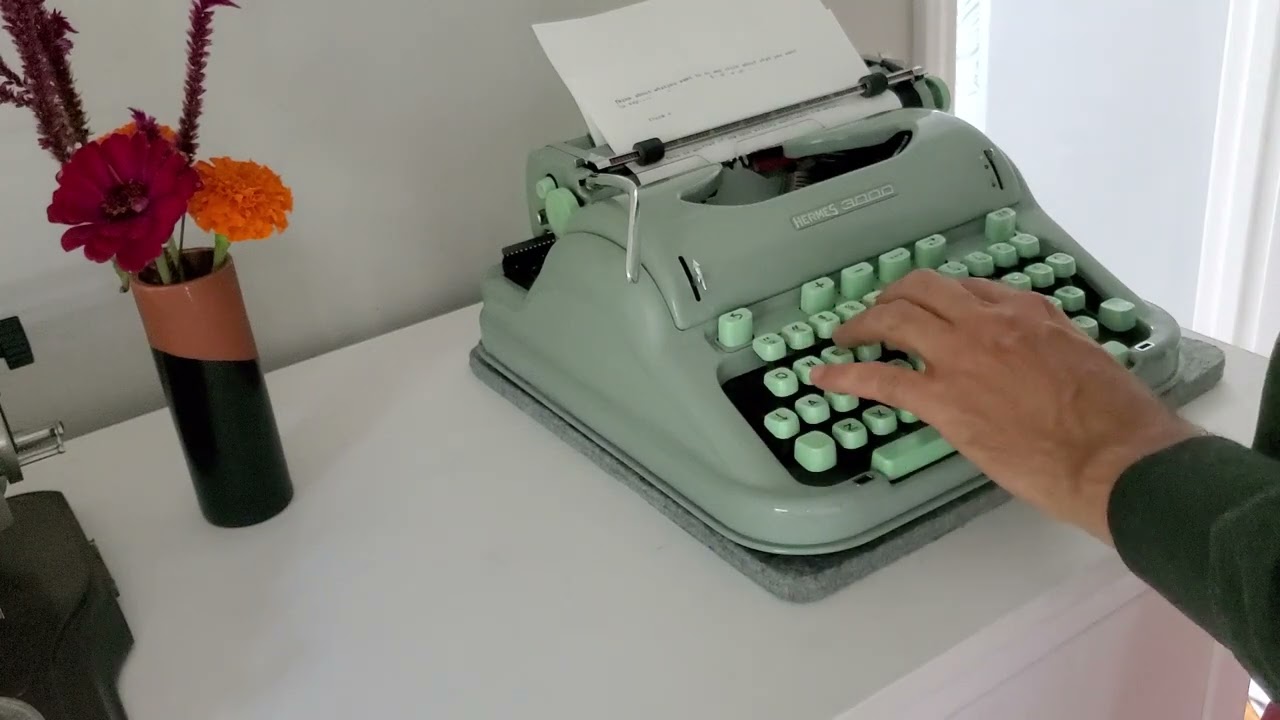 1958 Hermes 3000 Tutorial. How to use a typewriter. - YouTube