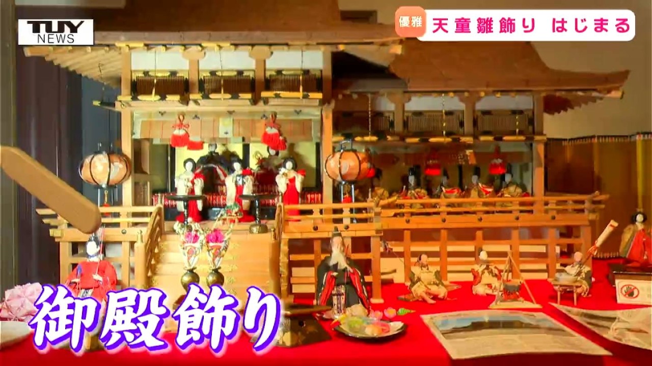 Hina dolls lined up in a tight space! 