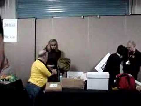 Priscilla Barnes and Joyce DeWitt setting up FX SHOW 2006