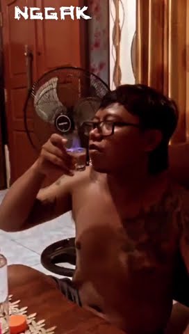nyobain arak bali berapi2...senggol donk...