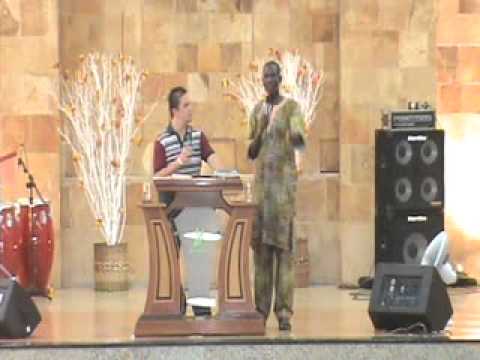 Daniel Mastral apresenta Missionário Bertrand Sobelet – “Honra”