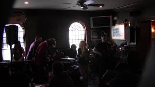 Dublin Pub - Sunday Morning (Maroon 5)