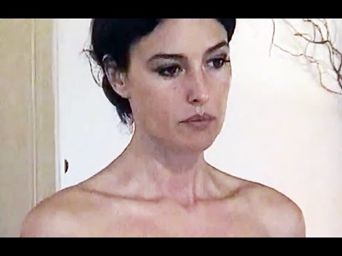 Monica Bellucci Asterix Et Obelix Youtube