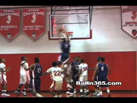 6'4 Dominic Cain with a crazy follow up dunk Sick ...