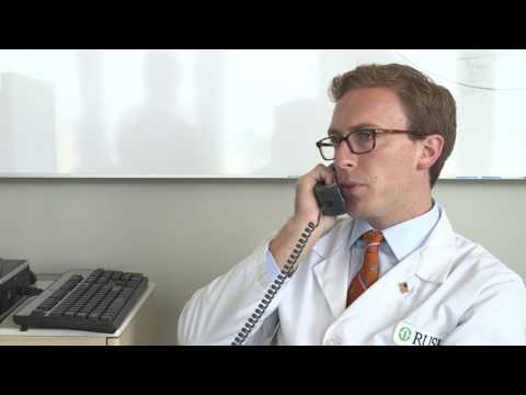 Video: Cum să efectuați apeluri interne ca profesionist medical: 11 pași